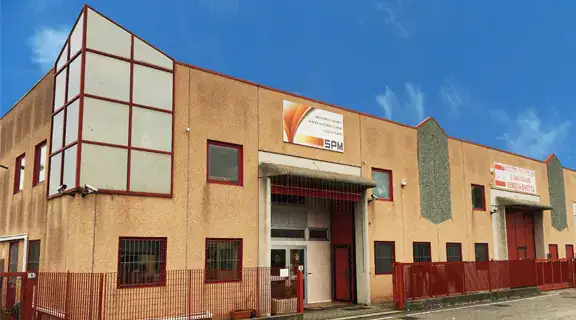 Produzione di articoli monouso in TNT per beauty, hospitality e ristorazione.