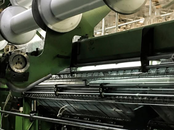 Macchinario per produzione di articoli monouso in TNT per settore beauty e ristorazione.